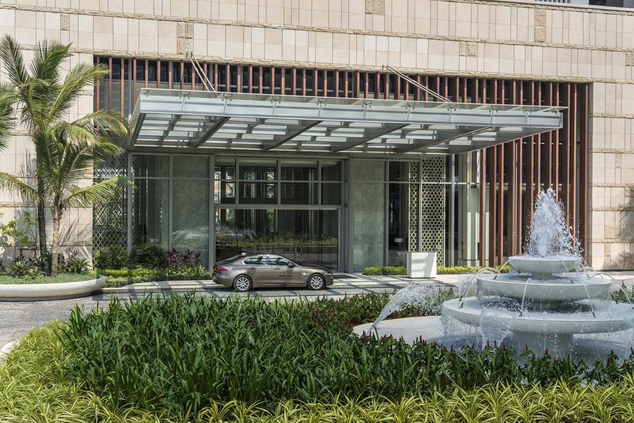 Shangri-La Colombo Exterior foto The entrance of the Ritz-Carlton, Marina Beach, Chennai